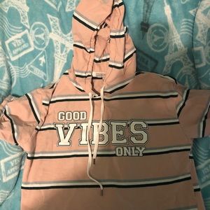 “good vibes only” top with a hood